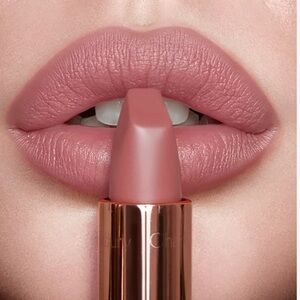 Pillow talk Charlotte Tilbury matte revolution lipstick